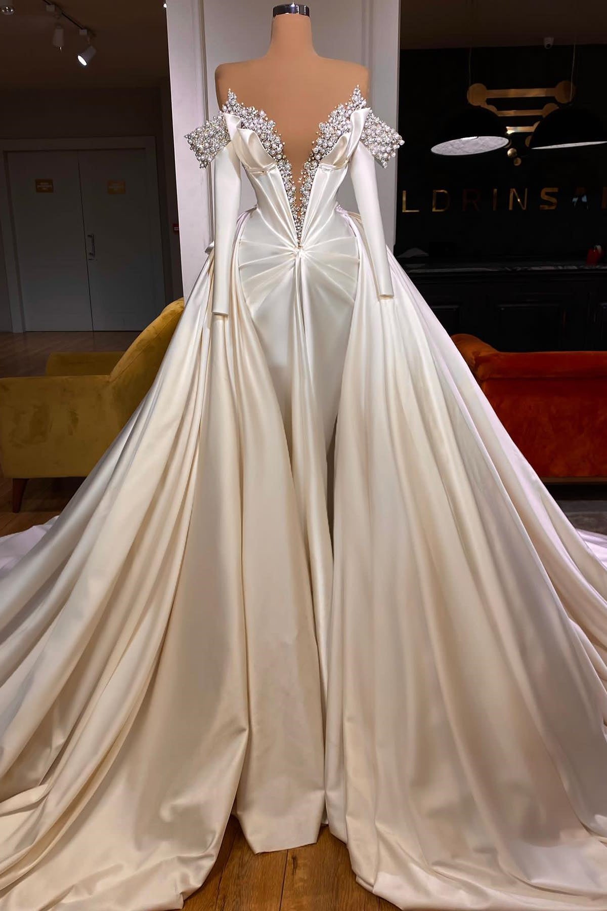 Classic V-Neck Long Sleeves Prom Dresses With Beads