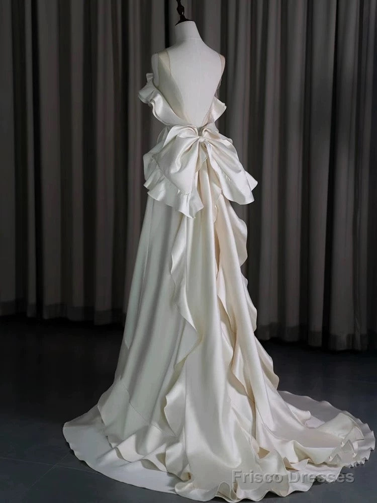 Classy Ball Gown Scoop Satin Ruffles Ivory Wedding Dresses Brides Dress Secondary image