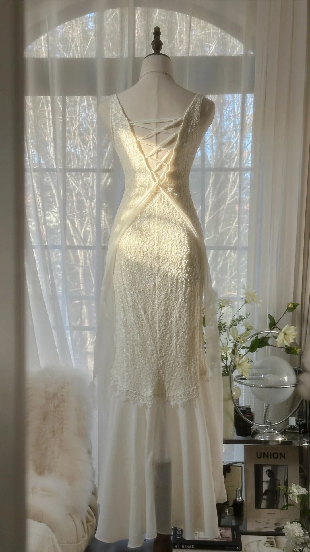 Clean And Elegant White V-Neck Lace Beaded Mermaid Long Prom Dress Secondary image