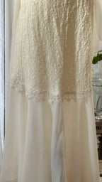 Clean And Elegant White V-Neck Lace Beaded Mermaid Long Prom Dress