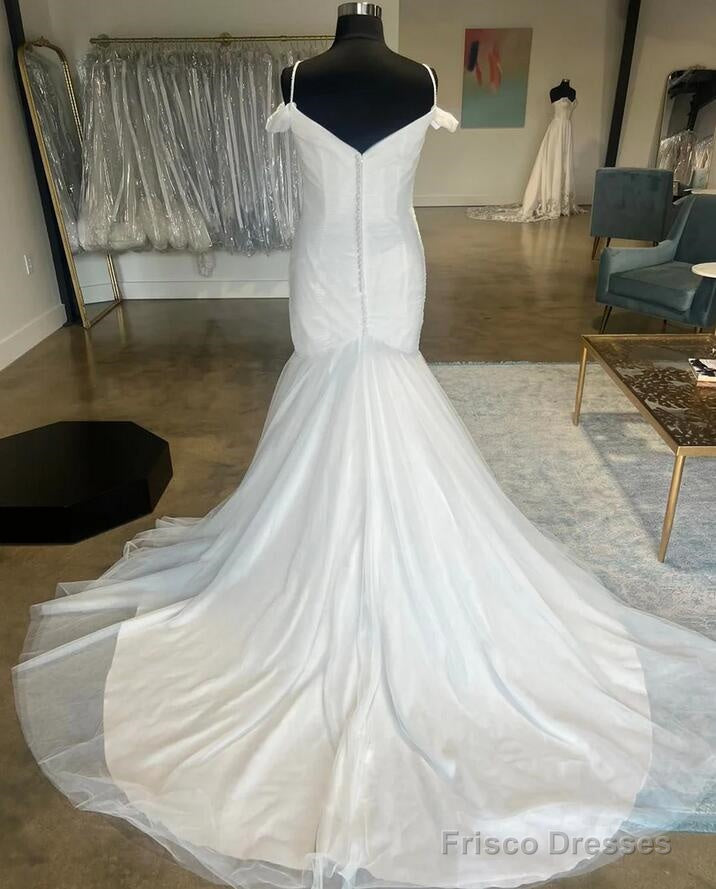 Cold-Shoulder Trumpet Mermaid Wedding Dress Secondary image
