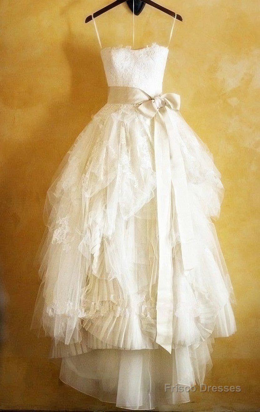 Cute Fitted Spaghetti Strap Lace Wedding Dresses Tulle Popular Tiered Modest Bridal Dresses with Bowknot Main image