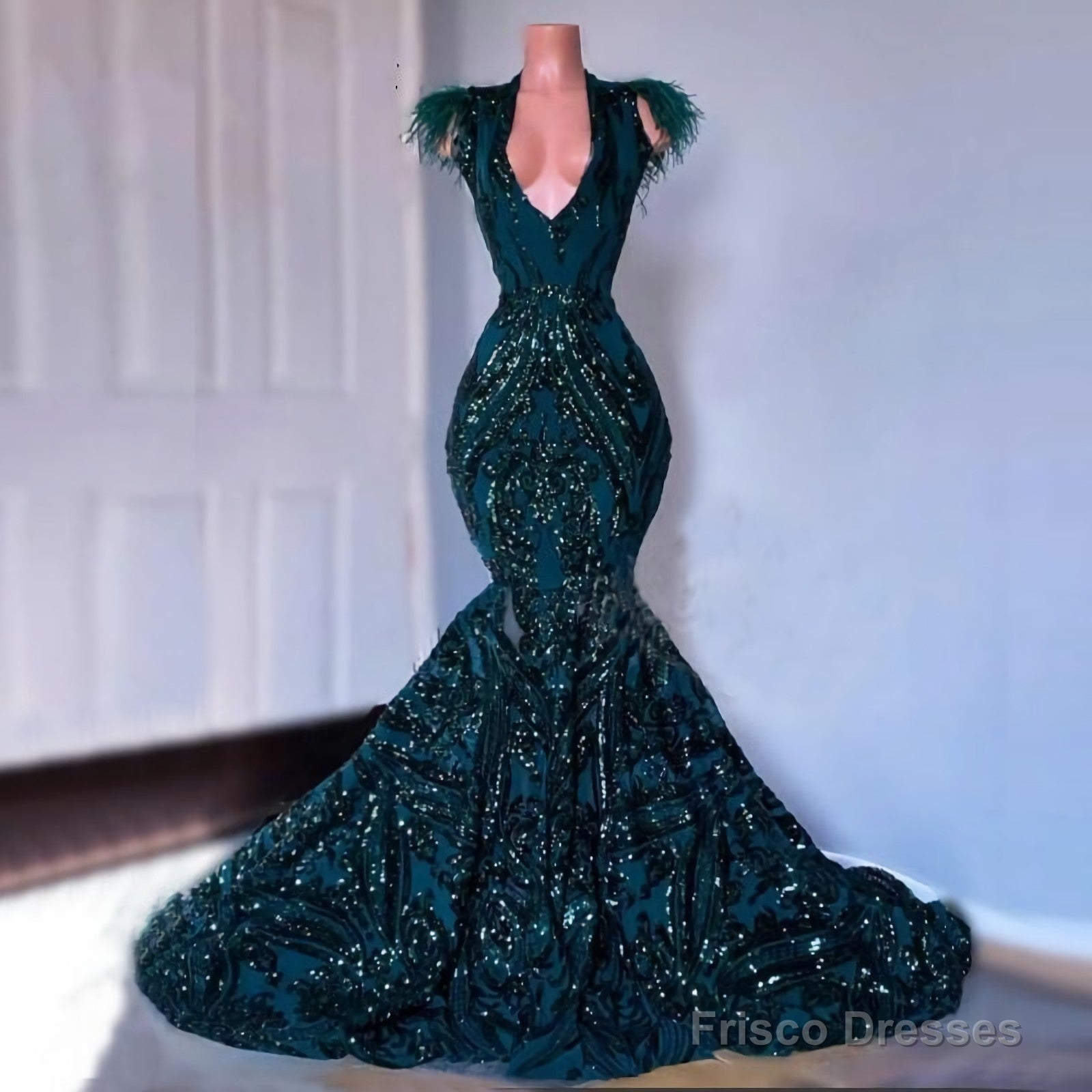 Dark Green Sequined Mermaid Prom Dresses, 2025 For African Black Girls Court Train Feather V Neck Sexy Formal Party Gowns Main image
