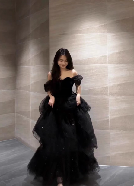 Elegant Black A-Line Off-The-Shoulder Shimmer Tiered Tulle Long Prom Dress Evening Dress