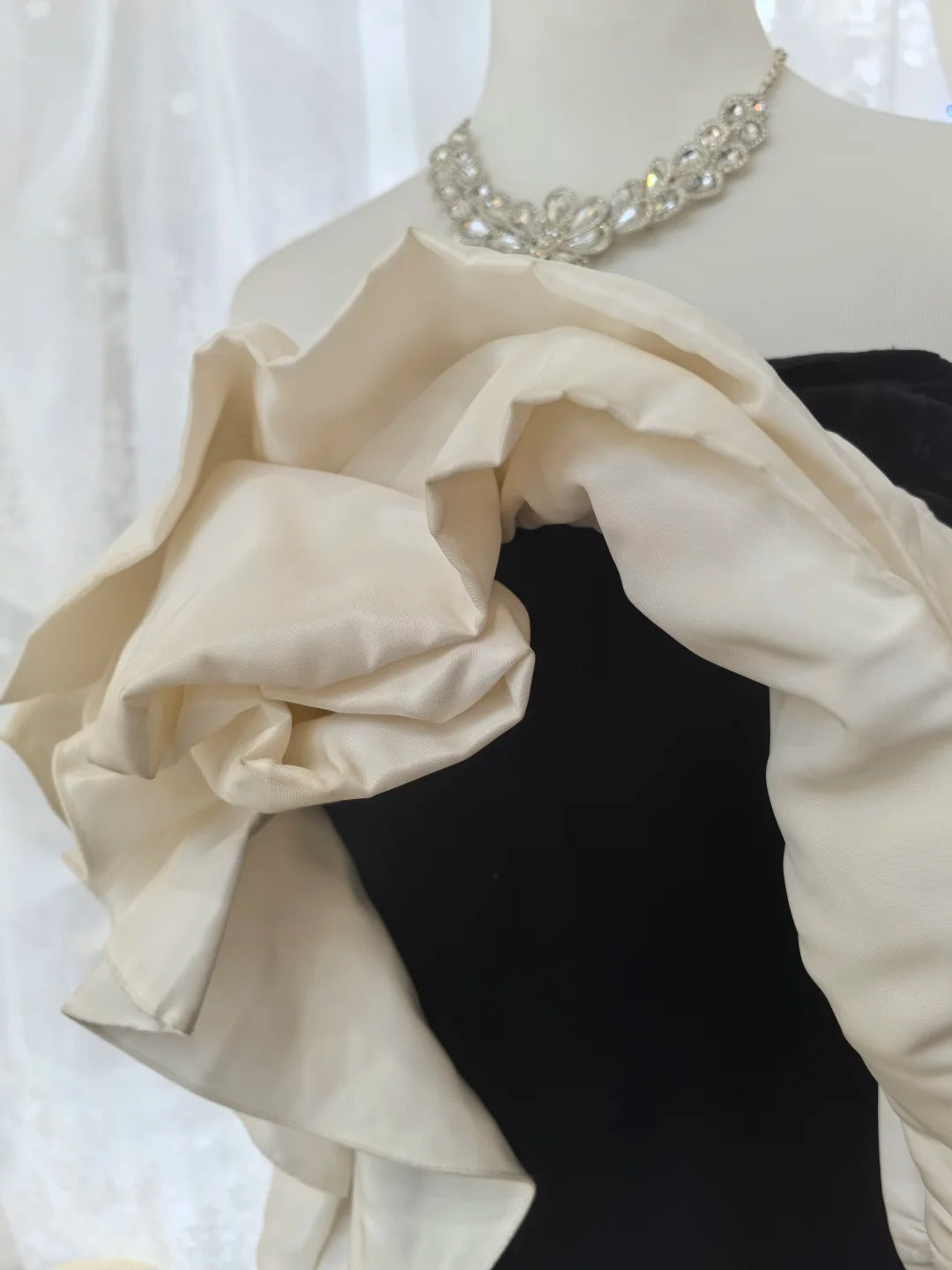 Elegant Black And White Color-Blocked Mermaid Strapless Velvet Satin Long Prom Dress Evening Dress