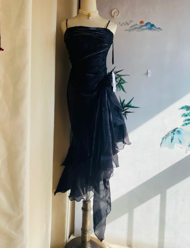 Elegant Black Irregular Pleated Halter Satin Prom Dress Evening Dress