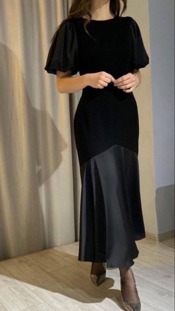 Elegant Black Modest Prom Dress Main image