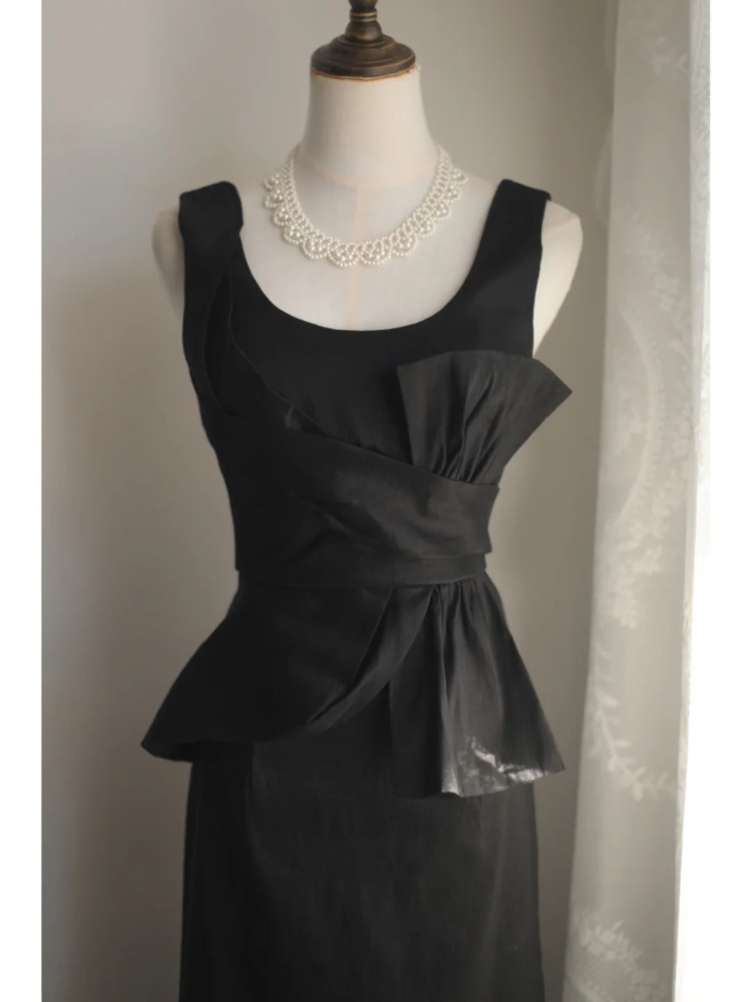 Elegant Black Pleated U-Neck Mermaid Satin Long Prom Dress Evening Dress