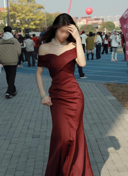 Elegant Burgundy Mermaid Off-The-Shoulder Satin Long Prom Dress Evening Dress Secondary image
