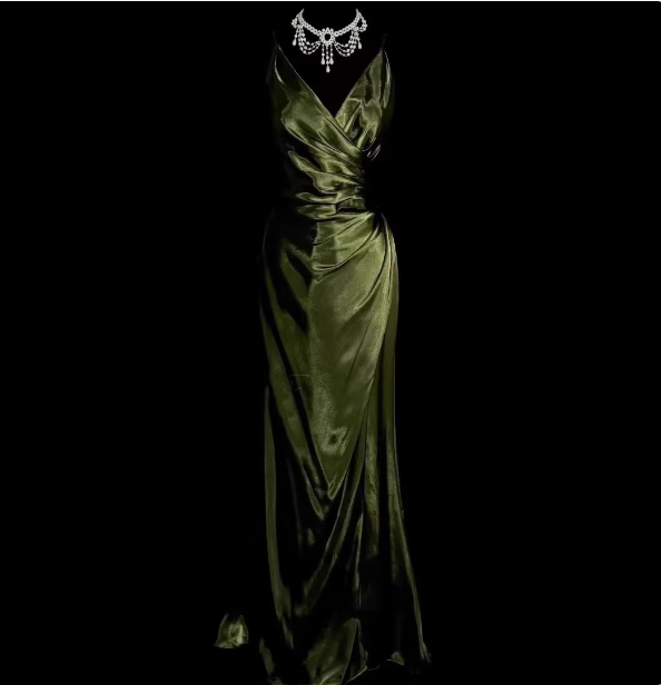 Elegant Dark Green Spaghetti Strap V-Neck Ruched Satin Long Prom Dress Evening Dress