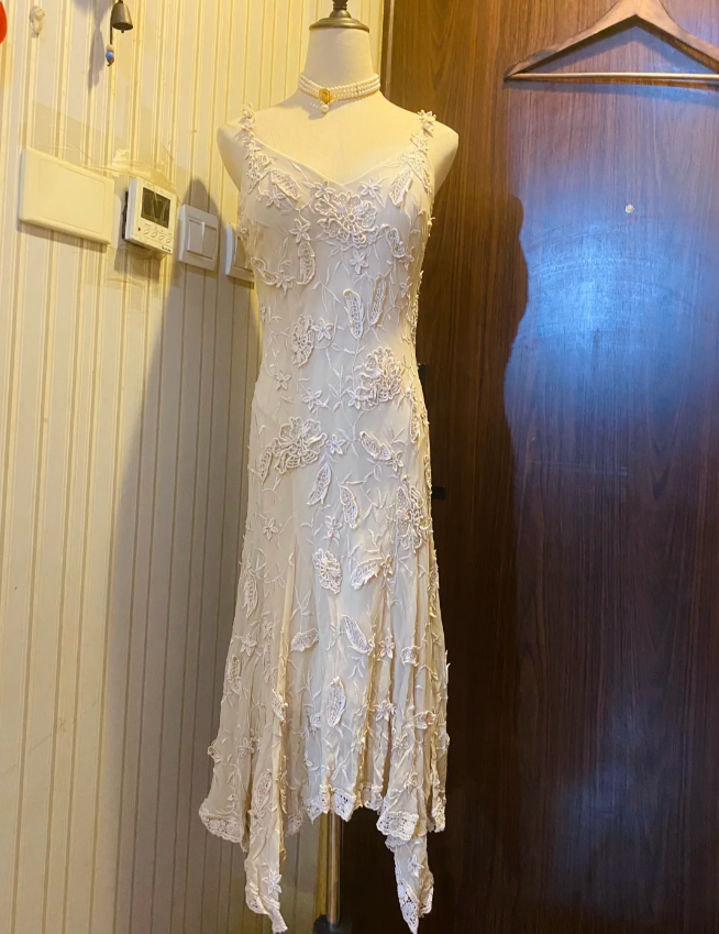 Elegant Ivory Deep V Halter-Neck Irregular Lace Prom Dress Evening Dress Secondary image