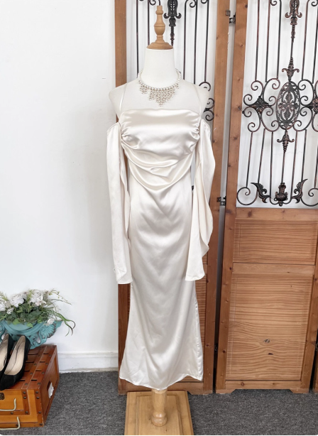 Elegant Ivory Halter Off-The-Shoulder Slim-Fit Satin Long Prom Dress Evening Dress Main image