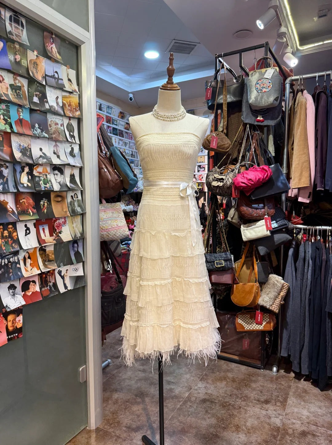 Elegant Ivory Strapless Fitted Waist Feather Lace A-Line Prom Dress Evening Dress Main image