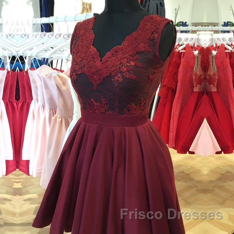 Elegant Lace V-Neck Cap Sleeves Homecoming Dress Short Cocktail Dress Secondary image
