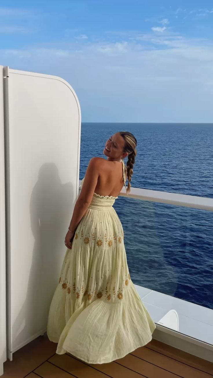 2026 New A Line Spaghetti Strap Embroidered Light Yellow Satin Prom Dress Outfits Secondary image