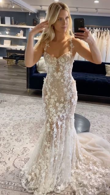 Elegant Long Mermaid Lace Applique Prom Dress Wedding Dress Evening Dress Secondary image