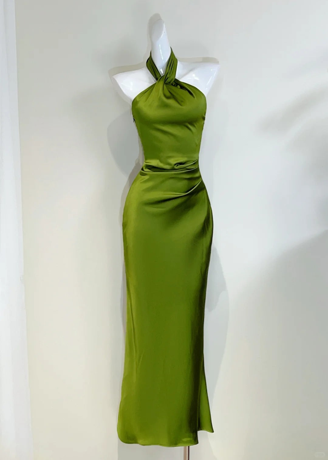 Elegant Minimalist Green Slim Halter Neck Satin Long Prom Dress Evening Dress Main image