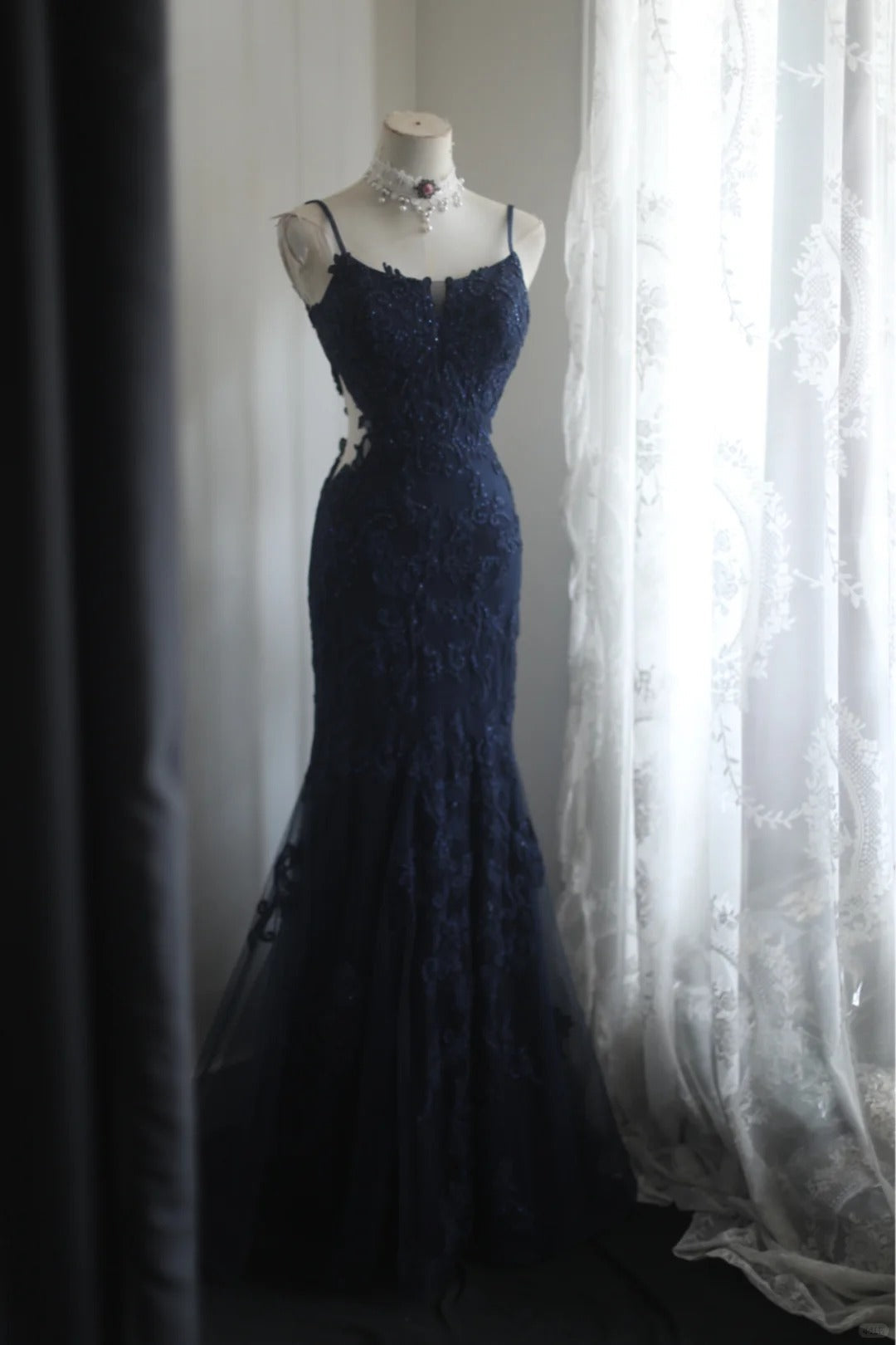 Elegant Navy Blue Mermaid Spaghetti Strap Lace Long Prom Dress Evening Dress Main image