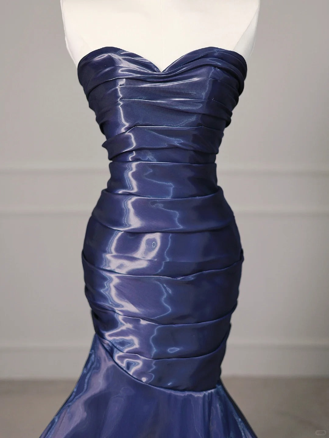 Elegant Navy Blue Mermaid Strapless Pleated Satin Long Prom Dress Evening Dress