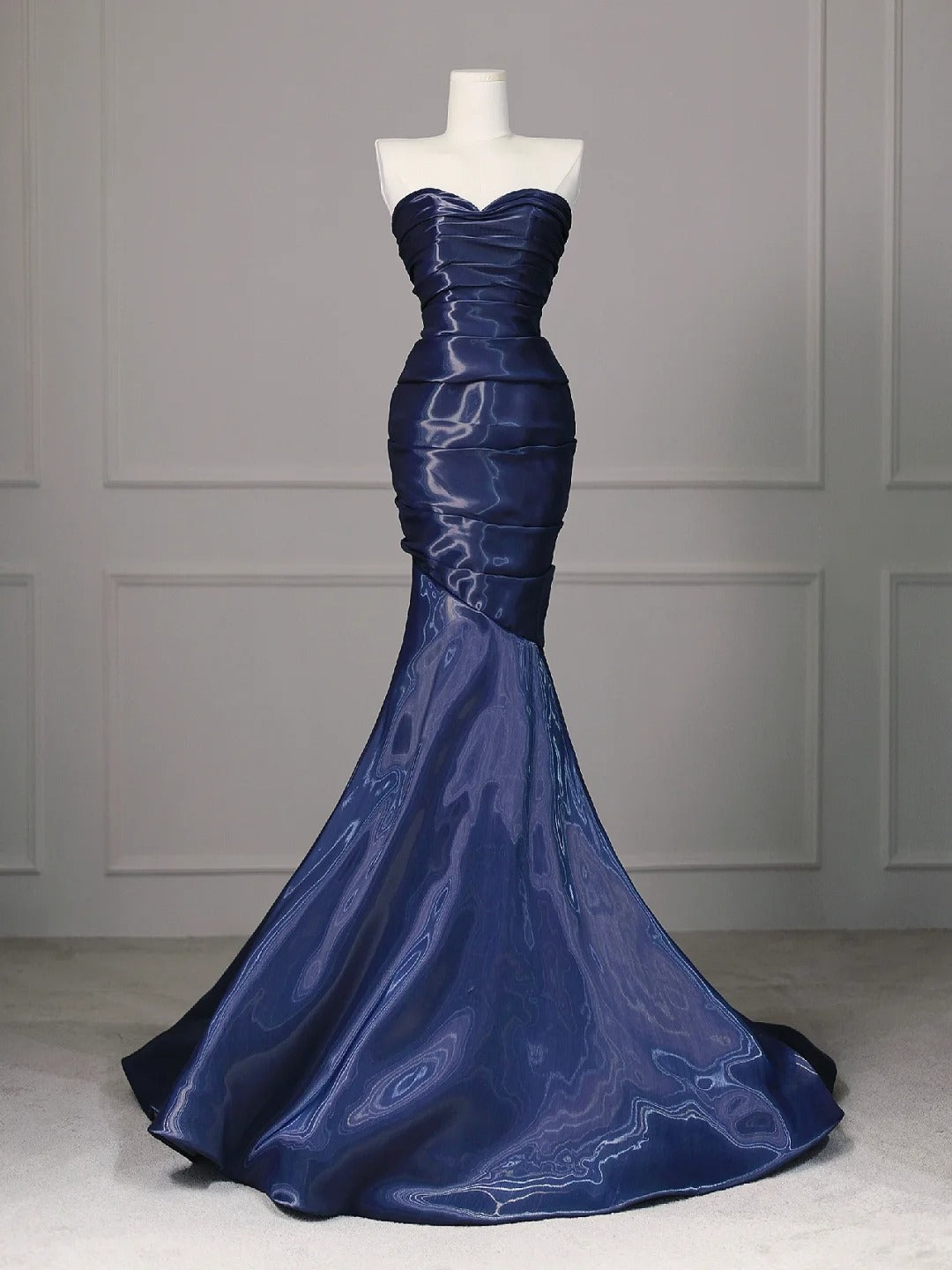 Elegant Navy Blue Mermaid Strapless Pleated Satin Long Prom Dress Evening Dress Main image