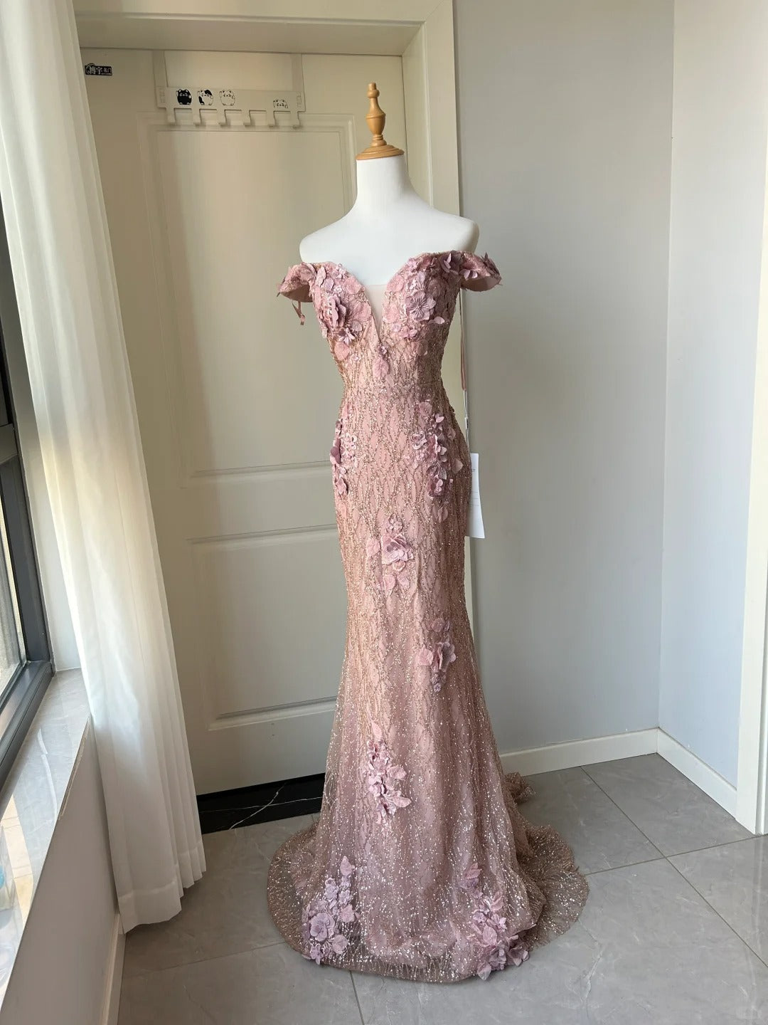 Elegant Pink Mermaid Off-Shoulder 3D Floral Sequined Prom Dress Evening Dress Secondary image