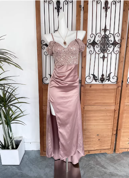 Elegant Pink Spaghetti Strap V-Neck Off-The-Shoulder Slit Sequin Satin Long Prom Dress Evening Dress Main image