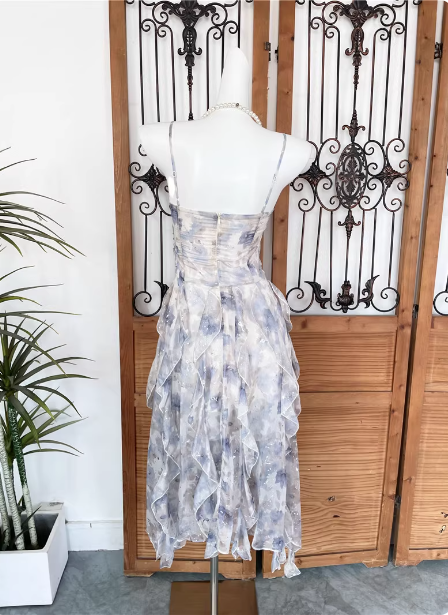 Elegant Printed Spaghetti Strap V-Neck Ruffled Layered Tulle Prom Dress