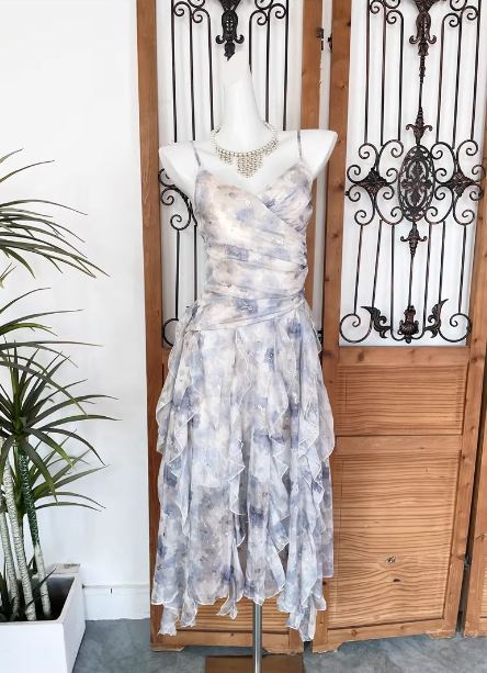 Elegant Printed Spaghetti Strap V-Neck Ruffled Layered Tulle Prom Dress Main image
