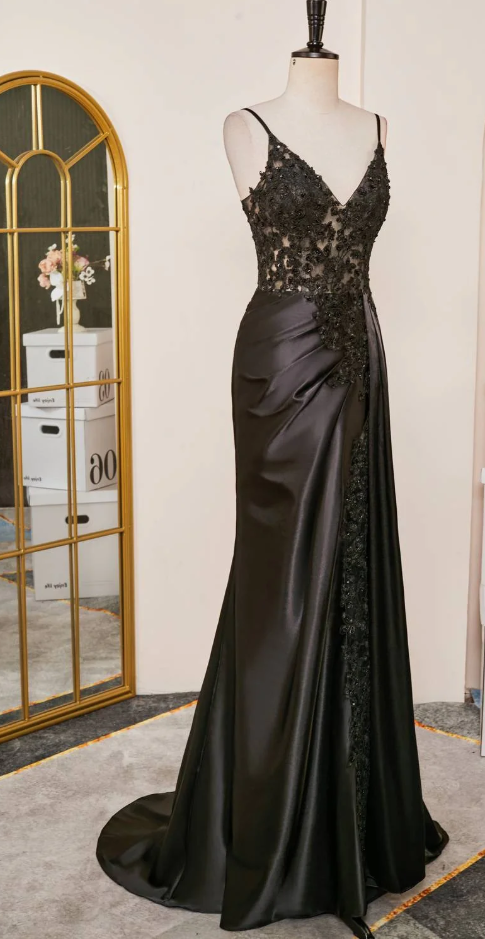 Elegant Black Spaghetti Straps Evening Dresses Satin Sheath Long Prom Dresses With Slits