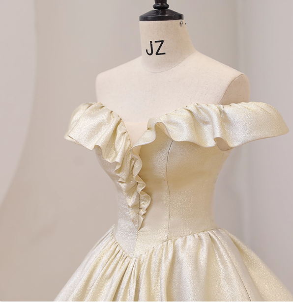 Elegant Vintage One-Shoulder Ruffle Shiny Satin Ball Gown Evening Dress Sweet 16 Dress Secondary image