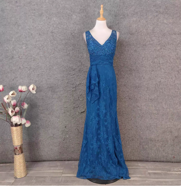 Elegant Vintage Royal Blue V-Neck Lace Long Prom Dress Evening Dress Main image
