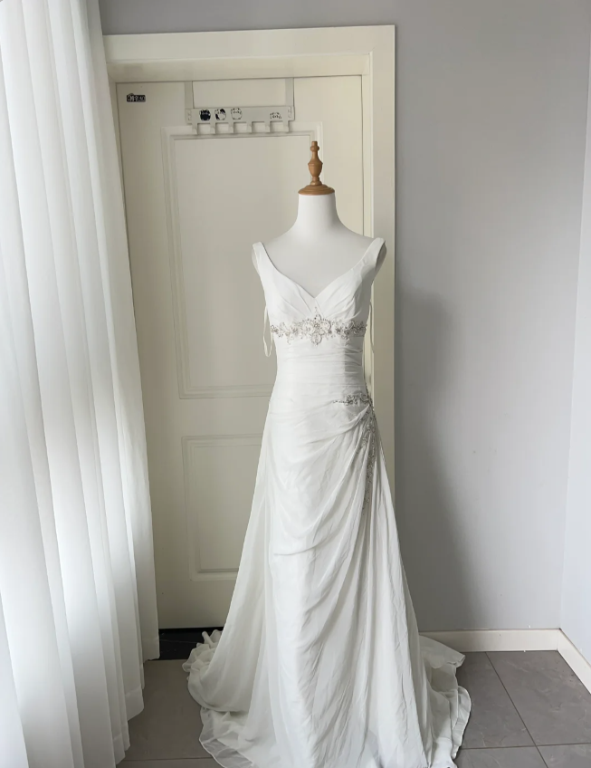 Elegant White Deep V-Neck Beaded Chiffon Prom Dress Evening Dress Main image