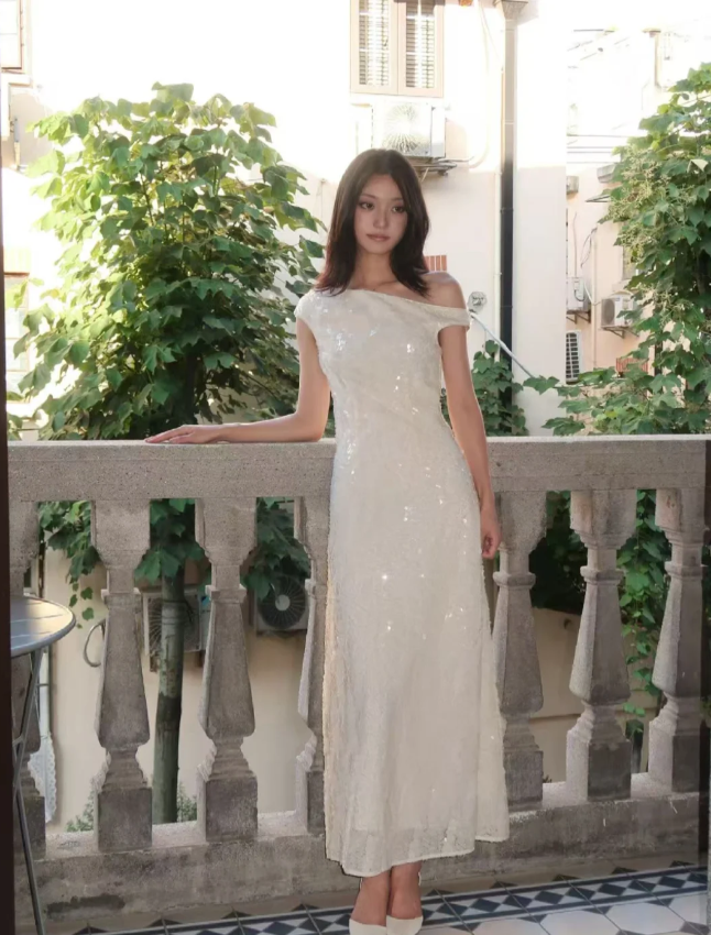 Elegant White Fitted One-Shoulder Sequined Long Prom Dress Evening Dress Secondary image