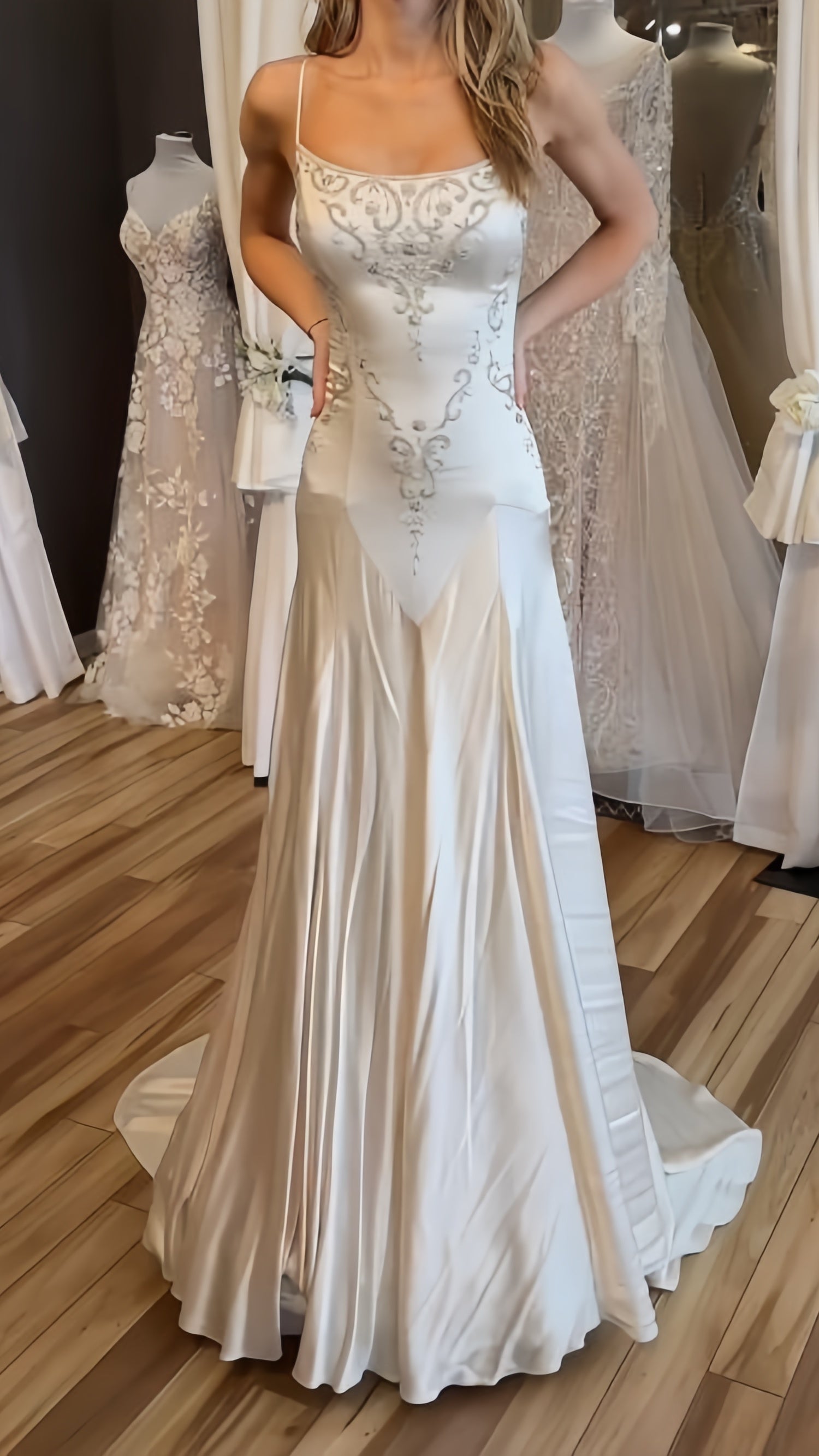 Exquisite Ivory Mermaid Long Wedding Dresses Appliques Satin Bridal Dress Secondary image