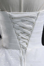 Glamorous Ball Gown Sweetheart Organza Wedding Dress With Lace
