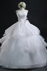 Glamorous Ball Gown Sweetheart Organza Wedding Dress With Lace