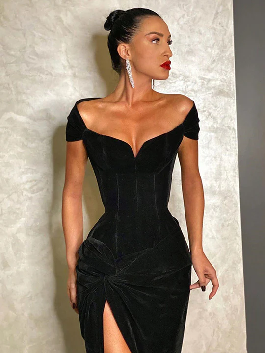 Gorgeous High Split Black Prom Dress Secondary image