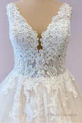 Gorgeous Long A-Line Tulle Wedding Dress With Appliques Lace