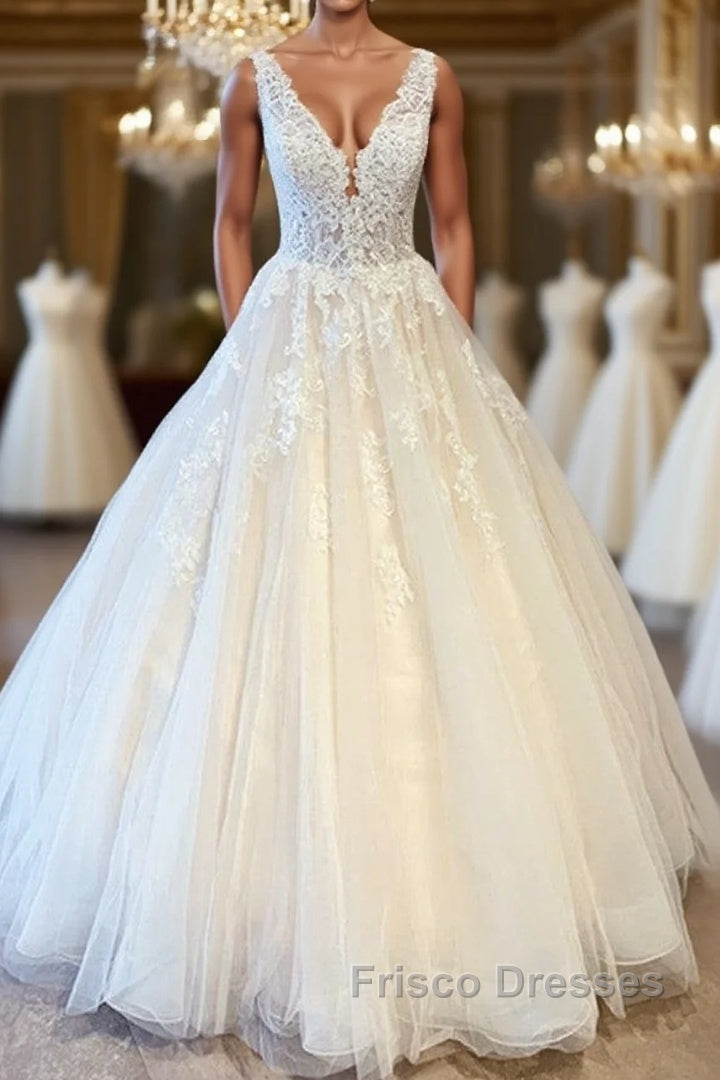 Gorgeous Long A-Line Tulle Wedding Dress With Appliques Lace Main image