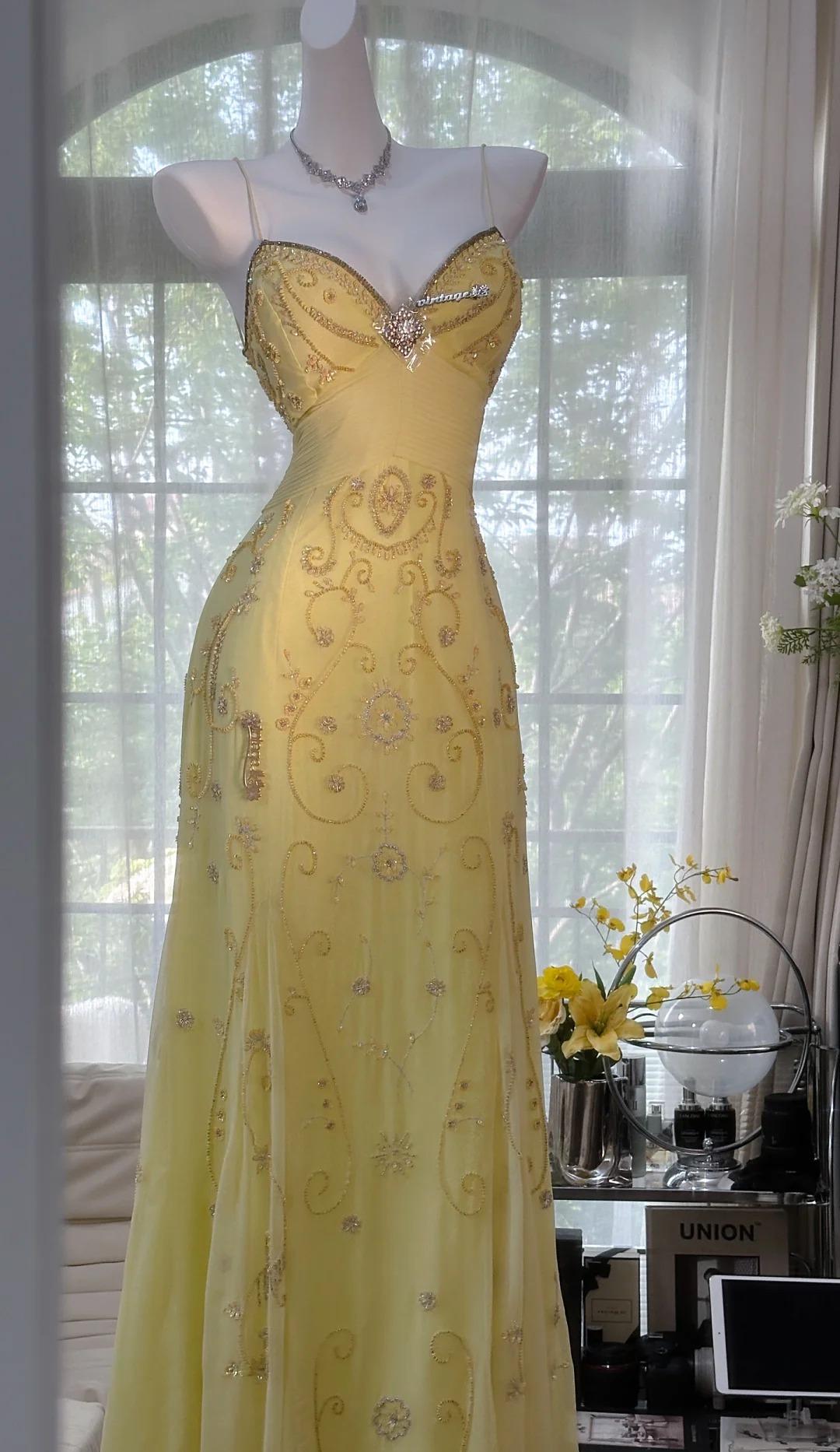Gorgeous Butter Yellow Spaghetti Straps A-Line Tulle Beaded Long Prom Dresses Backless Evening Gowns Main image