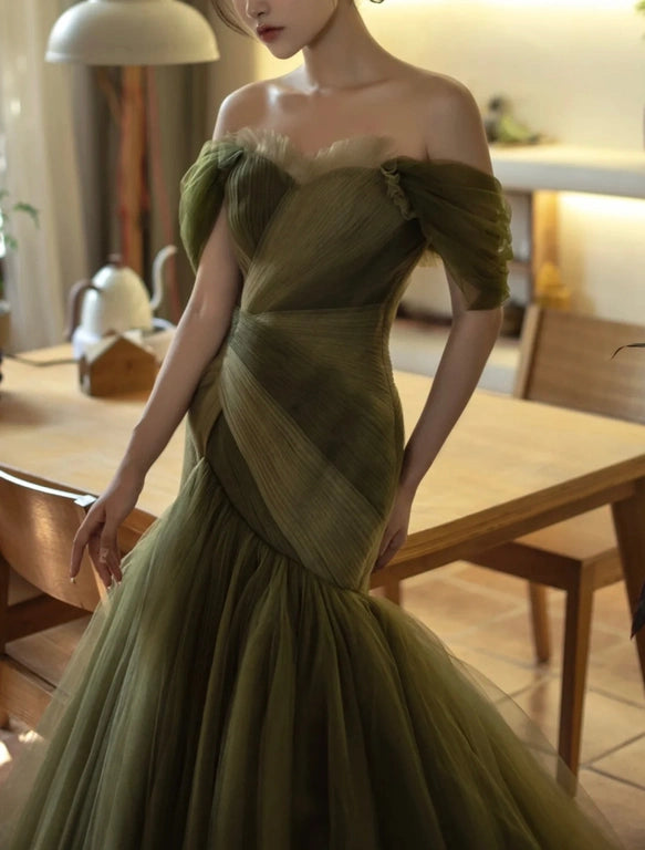 Green Beautiful Elegant Long Tulle Off-Shoulder Ball Gown Evening Dress