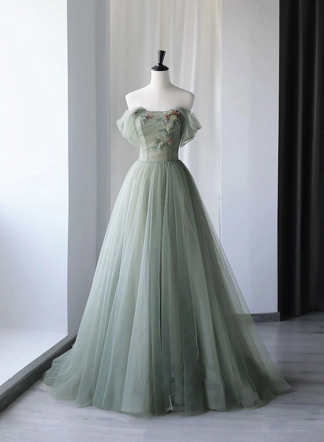 Light Green Sweetheart Beaded And Flowers Party Dress, Tulle Green Formal Dress Main image