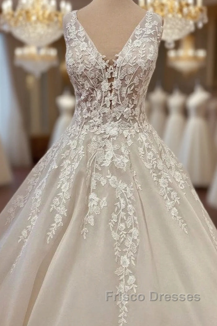 Long A-Line Sweetheart Appliques Lace Backless Wedding Dress