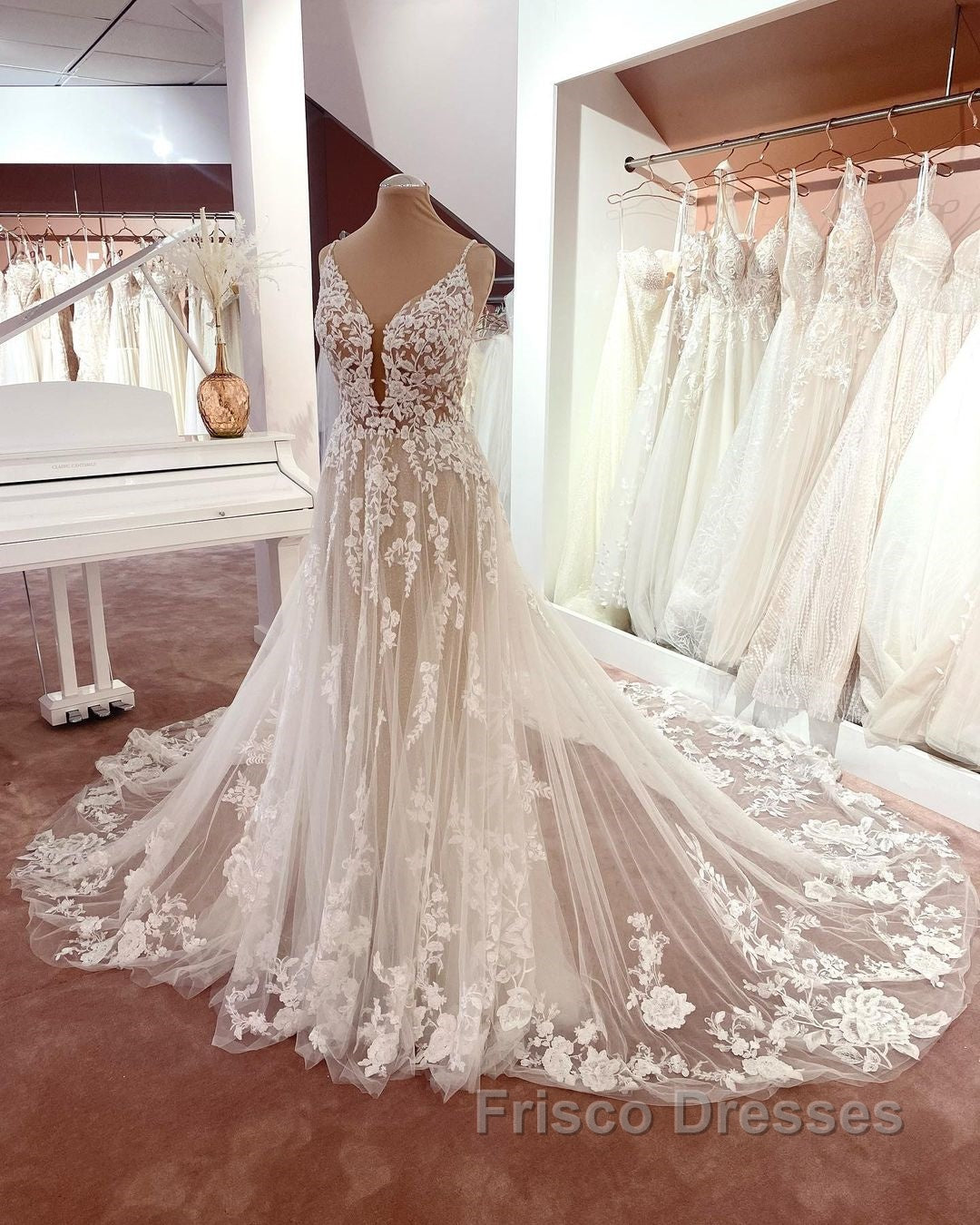 Long A-line V-neck Sleeveless Floral Lace Tulle Boho Wedding Dress Secondary image
