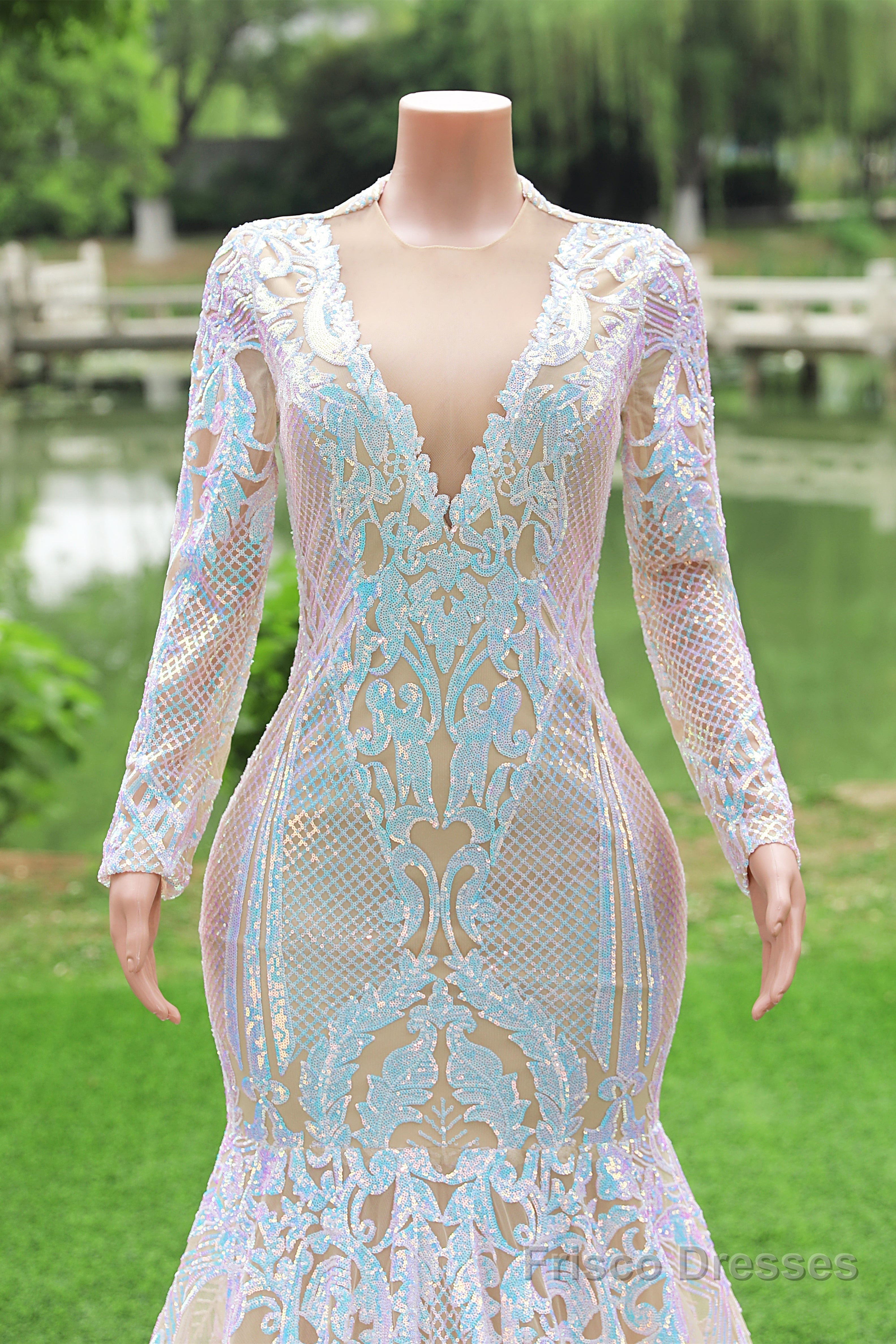 Long Sleeves Sequins Mermaid Prom Dresses Iridescent Shower Party V Neck Evening Dress Chapel Train