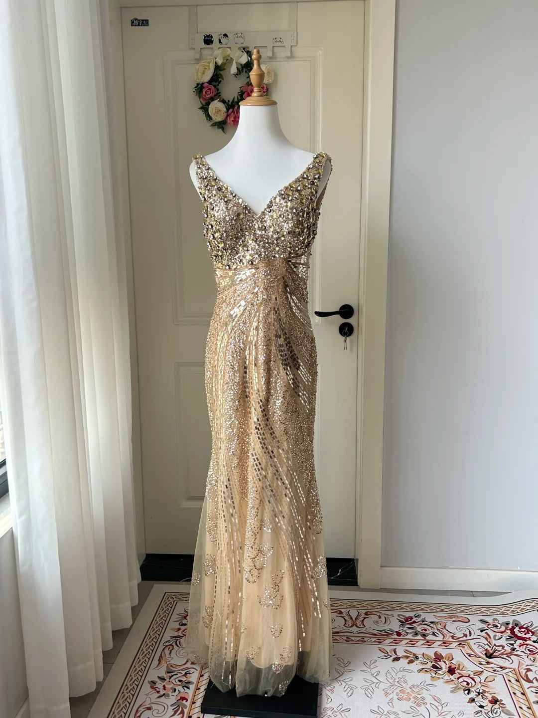 Luxurious Gold V-Neck Mermaid Sequined Long Prom Dress Evening Dress Main image