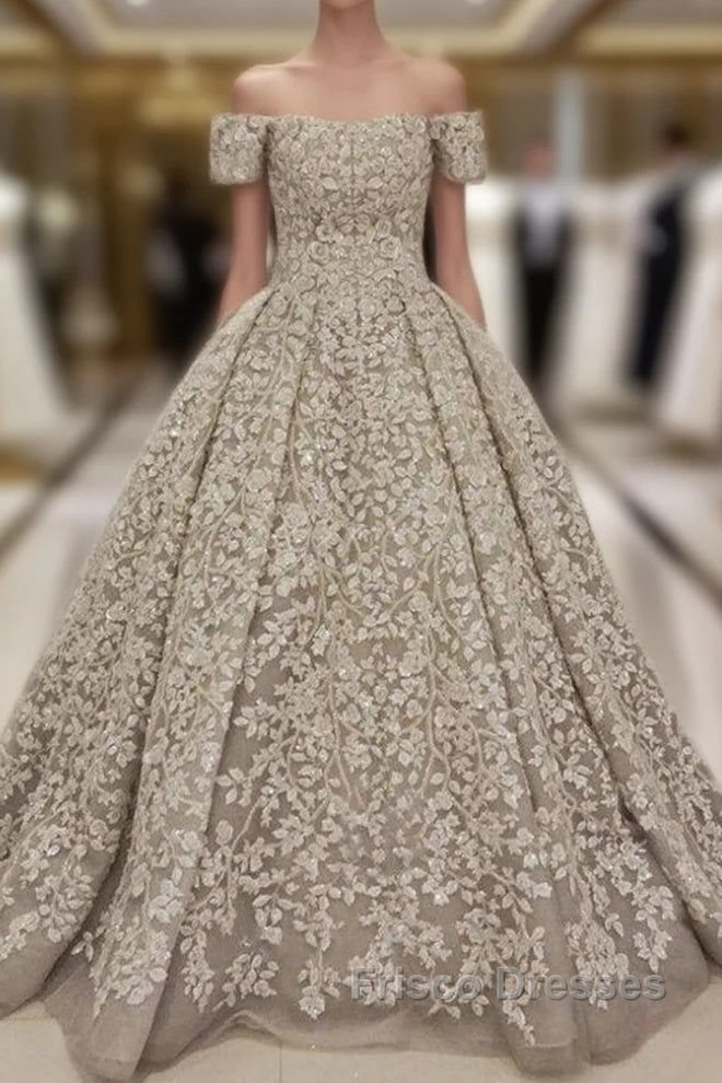 Luxurious Off the shoulder Lace appliques Appliques Wedding Dress