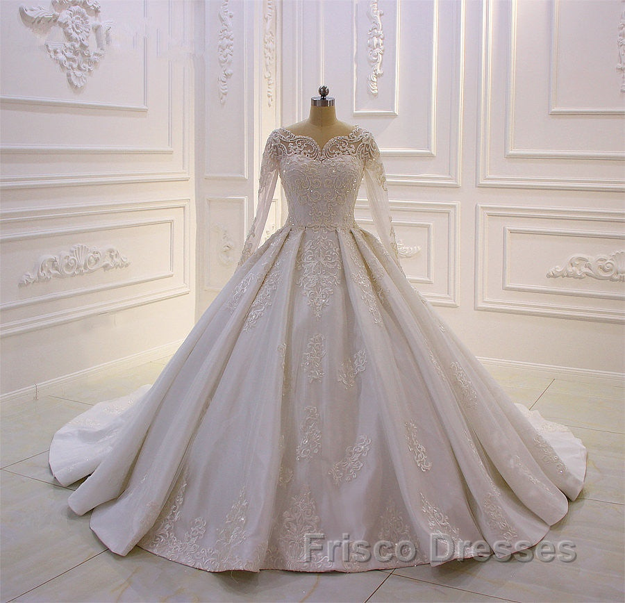 Luxurious White Long Sleevess Appliques Beadings Wedding Dress
