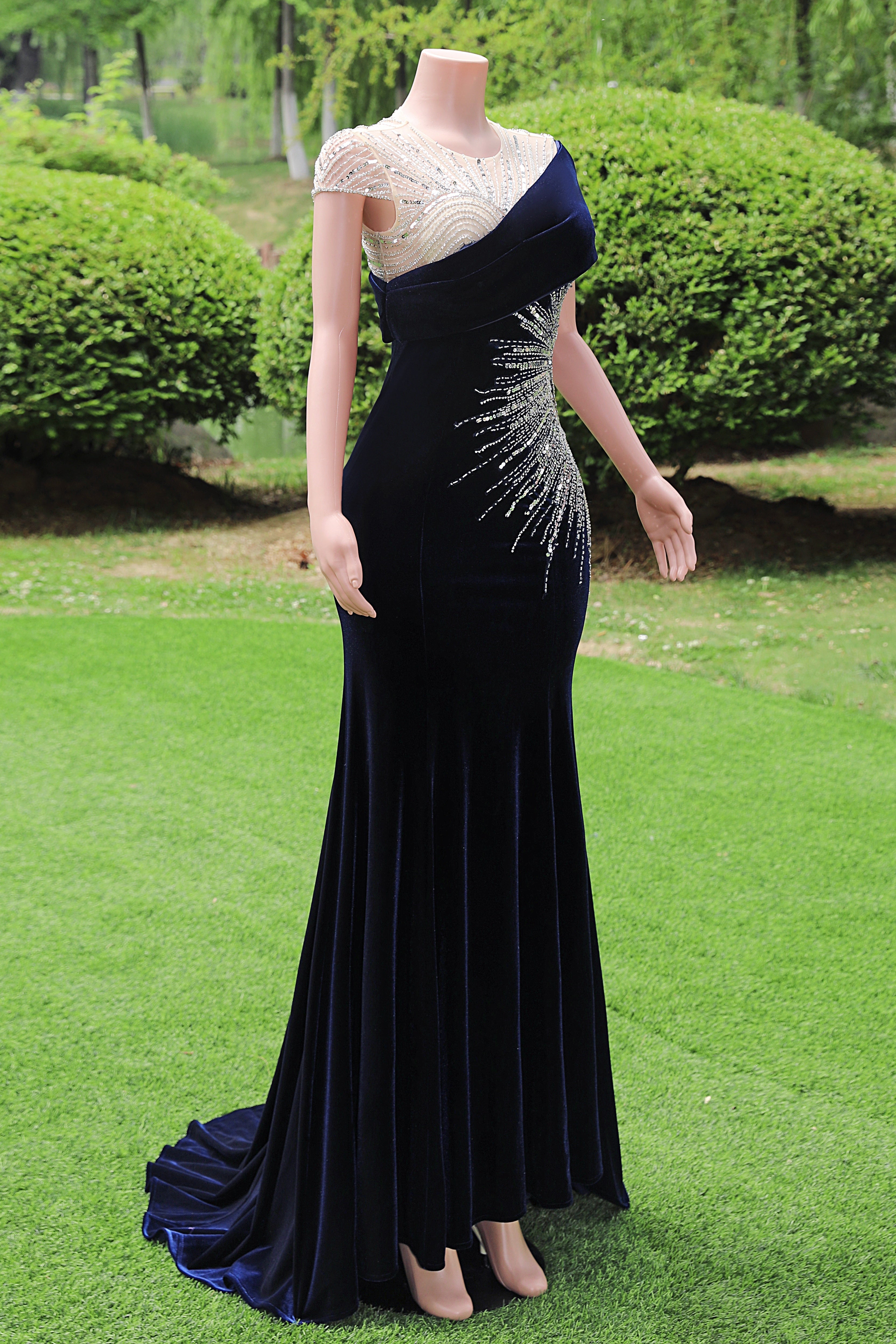 Navy Blue Prom Dresses Bodycon Velvet Long Formal Dresses with Embroidered Beadings Secondary image