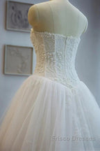 Noble Strapless Lace Decal Sheer Off Shoulder And Floor Length Floor Mopping Wedding Dress